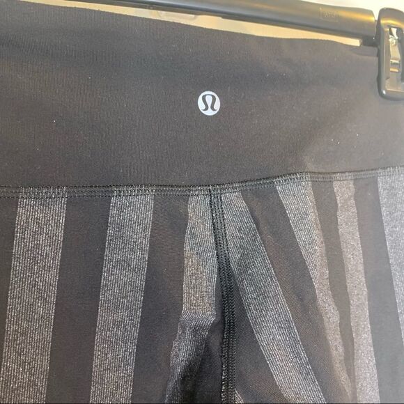 Lululemon Wunder Under Crop Leggings Size 6 Black and Gray Stripes - Picture 4 of 8